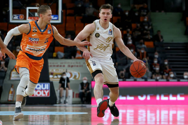 经验丰富的 经验丰富的